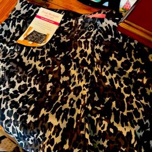 Brand new Isaac Mizrahi tailored shorts.